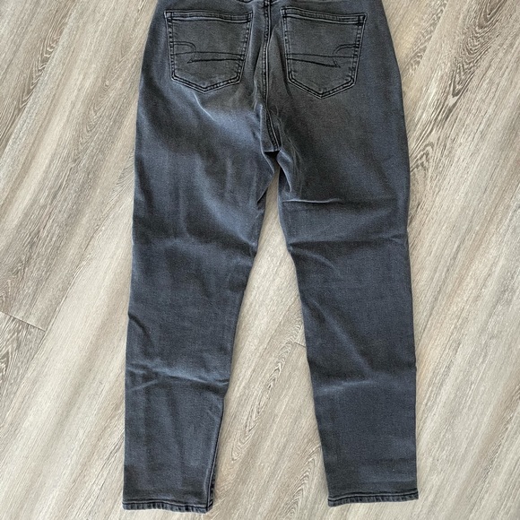 American Eagle Curvy Mom Jeans - Picture 2 of 3